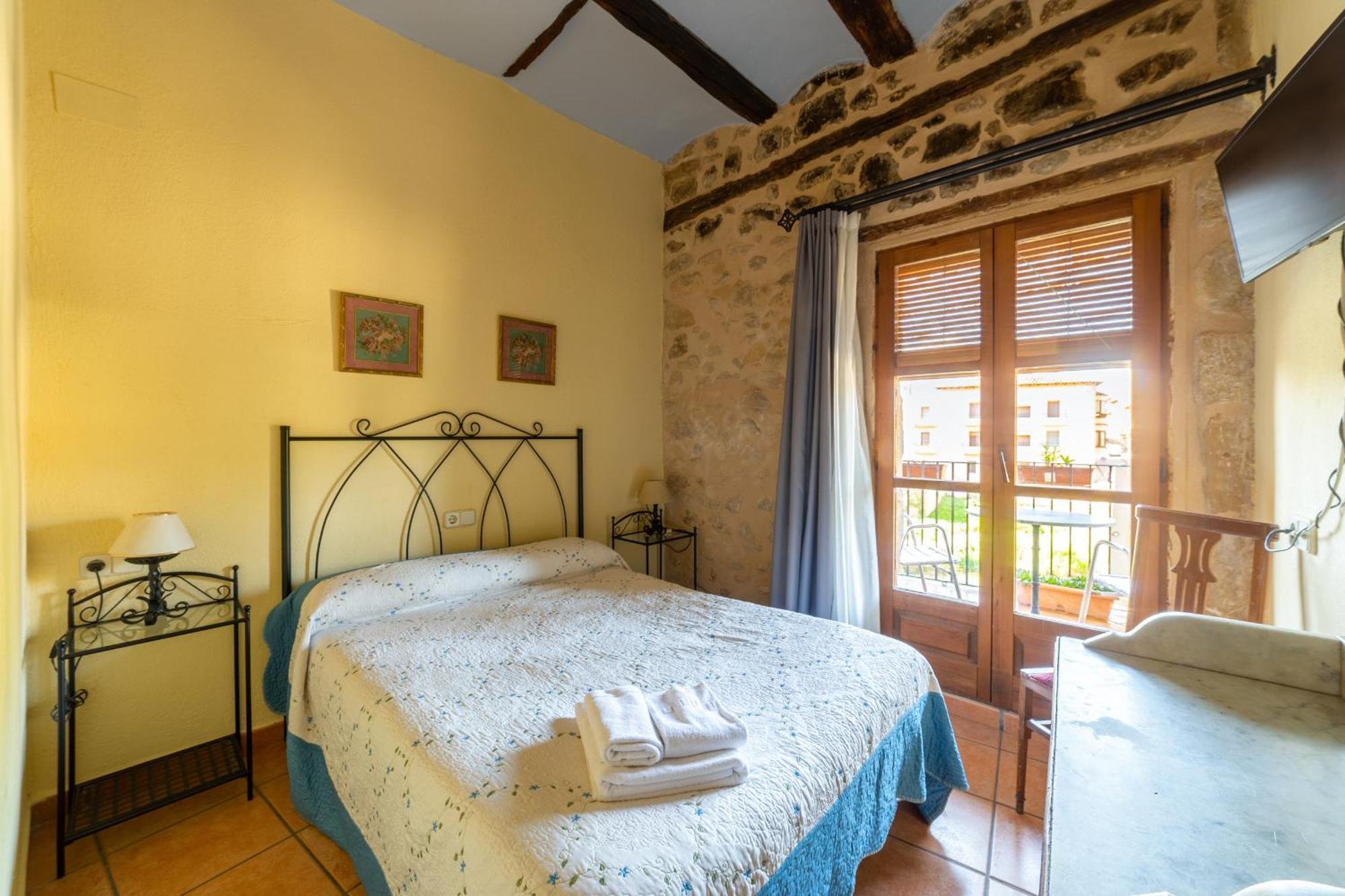 Fonda La Plaza Hotel Valderrobres Exterior photo