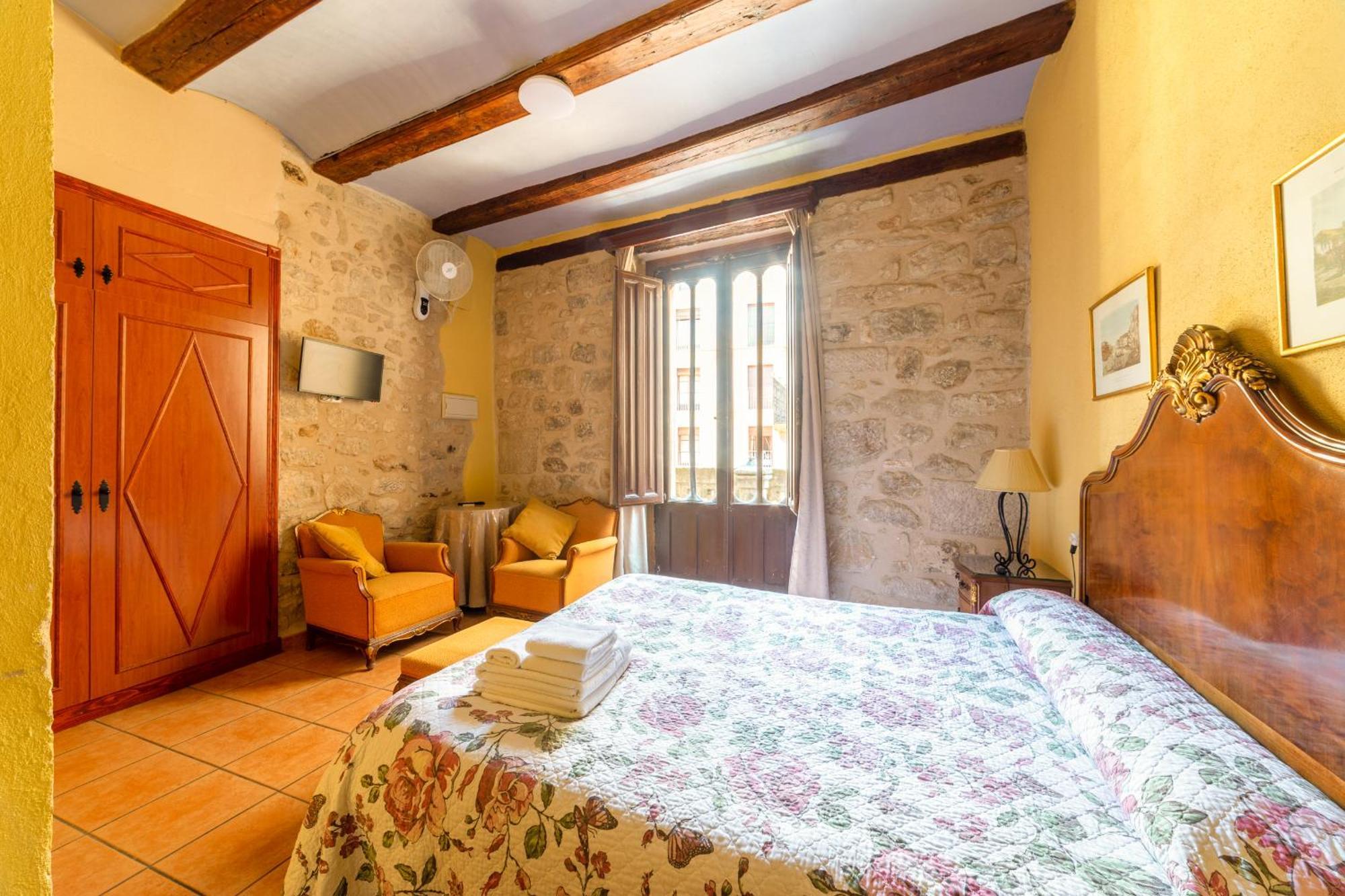 Fonda La Plaza Hotel Valderrobres Exterior photo