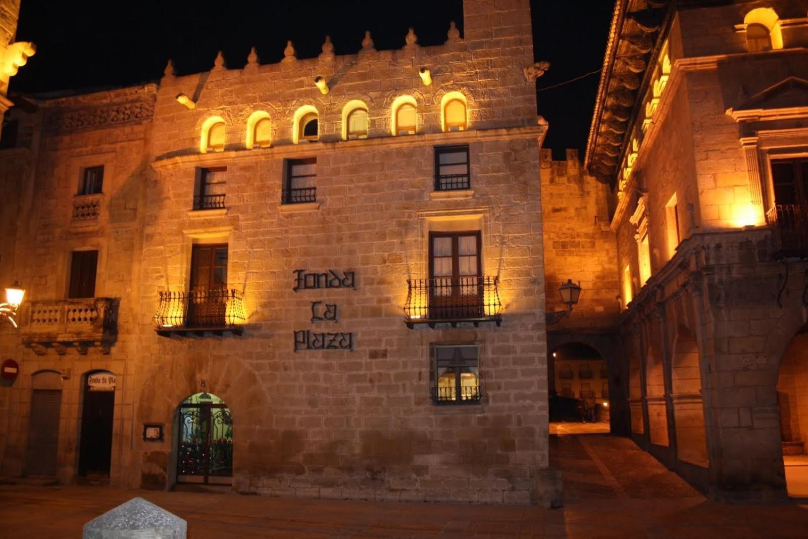 Fonda La Plaza Hotel Valderrobres Exterior photo