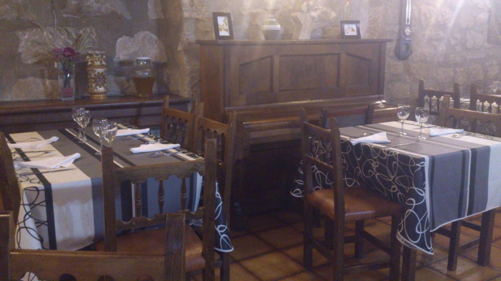 Fonda La Plaza Hotel Valderrobres Exterior photo