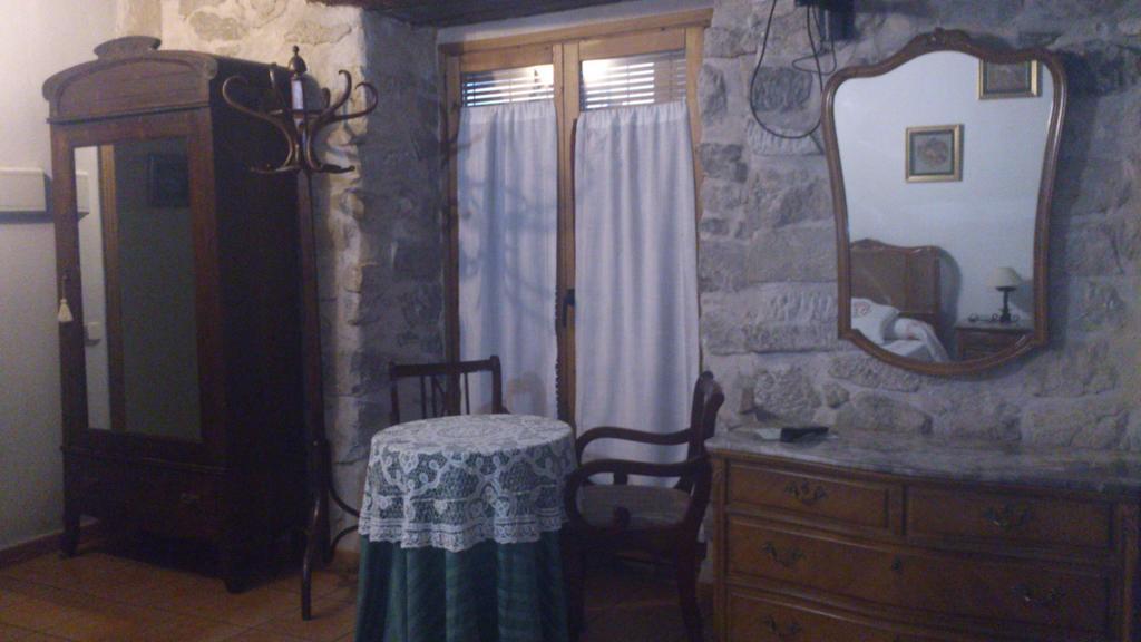 Fonda La Plaza Hotel Valderrobres Room photo